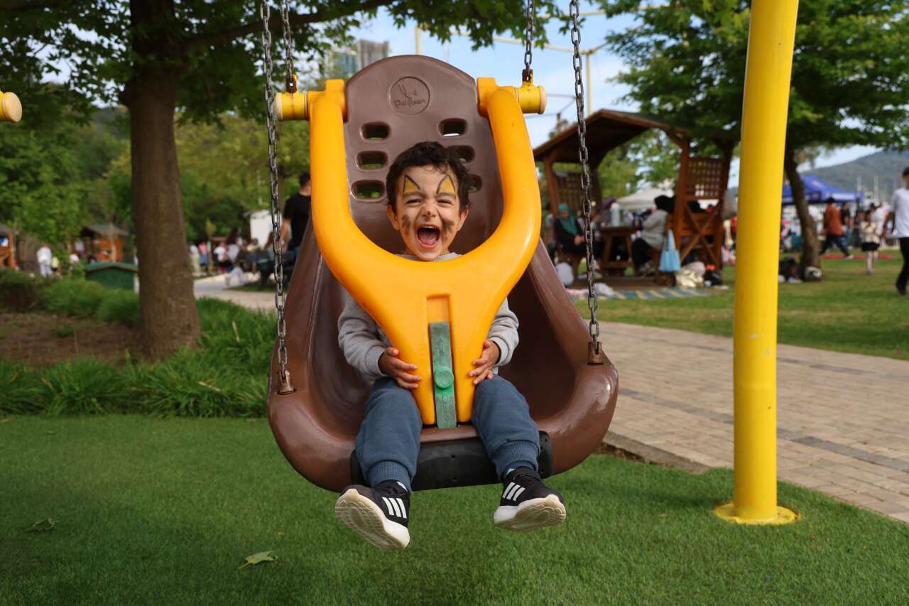 Marmaris’te Uçurtmalar Gökyüzünü, Çocuklar Burunucu’nu Renklendirdi 1